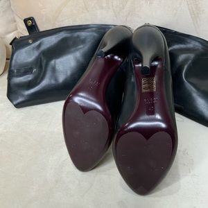 GUCCI
Calfskin Elizabeth Knee High Riding Boots 40 Black